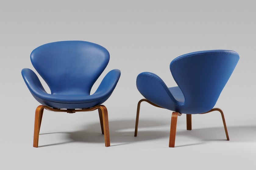Arne Jacobsen – Pair of `Swan chairs´Chairs - Jackson Design