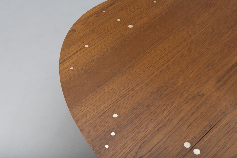 'Judas' Extending Dining Table