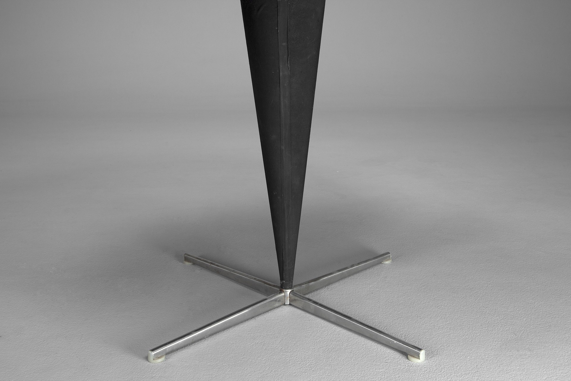 Verner Panton – Cone Dining Table - Jackson Design