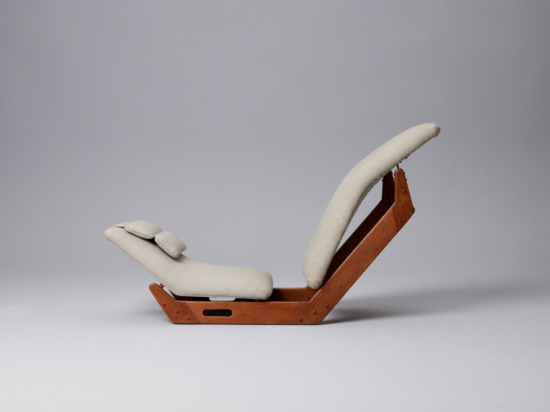 Ilmari Tapiovaara – 'Dolphin' Chaise Longue - Jackson Design