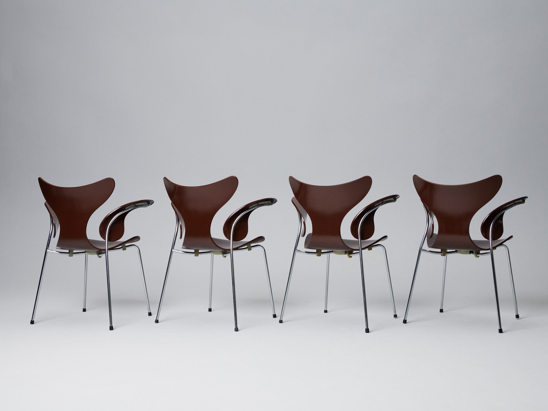 Arne Jacobsen – Set of Four 'Seagull' Chairs - Jackson Design