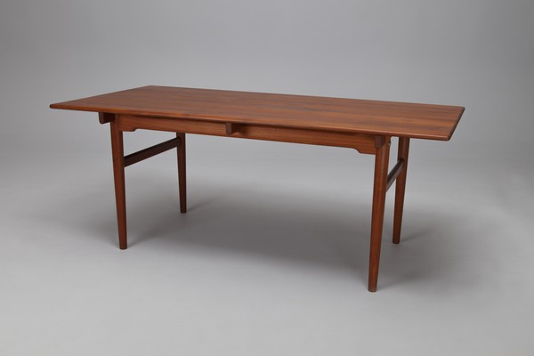 Dining Table, model no. AT 327