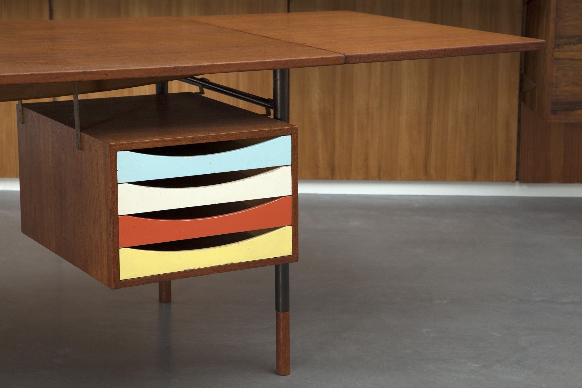Finn Juhl – Wall Mounted Book Case - Jackson Design Finn Juhl – Wall Mounted Book Case - Jackson Design
