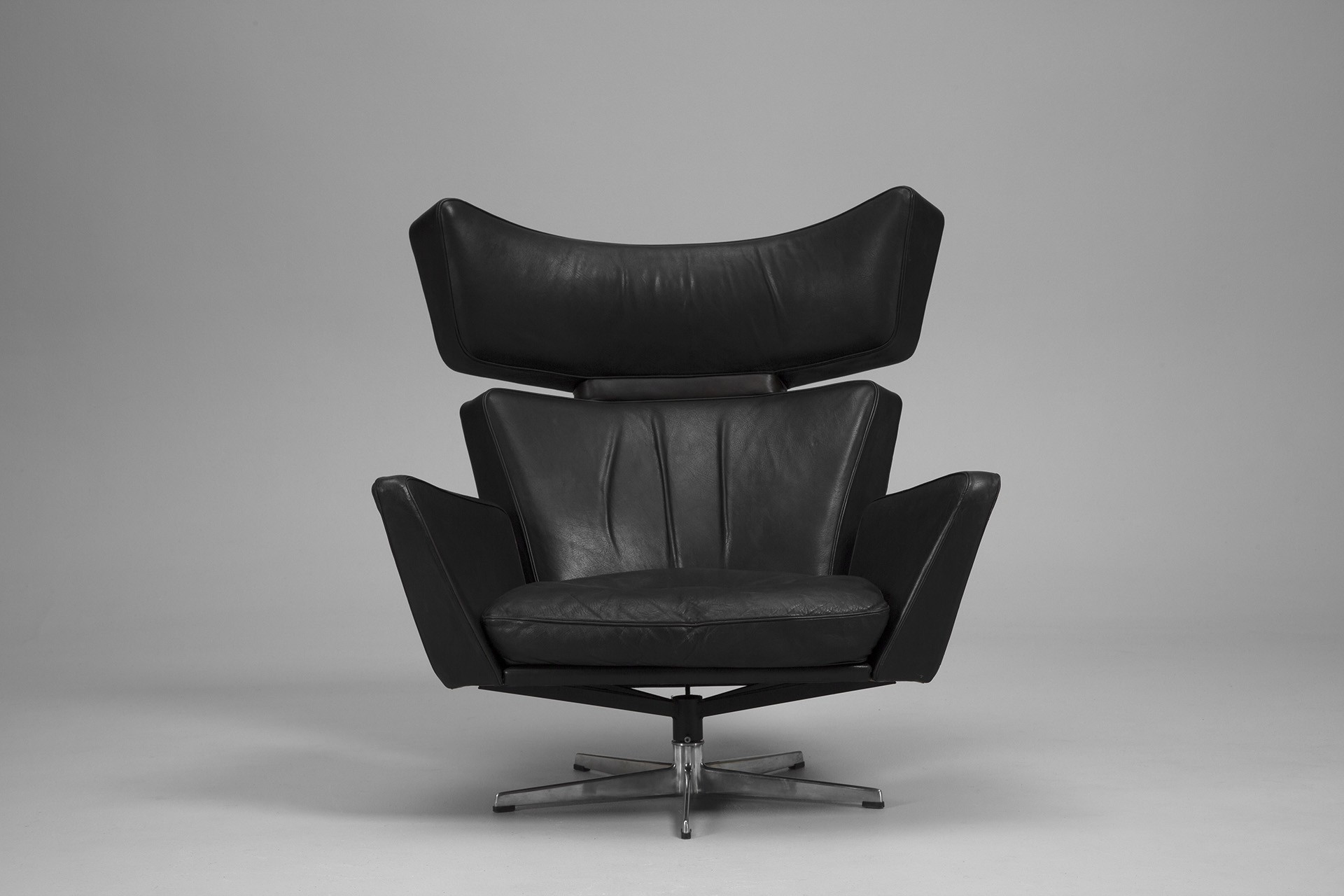 Arne Jacobsen – 'Oxe' Chair and Footstool - Jackson Design