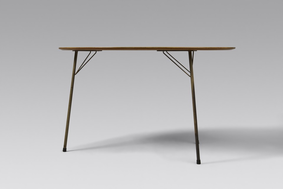 Arne Jacobsen – Egg Table - Jackson Design