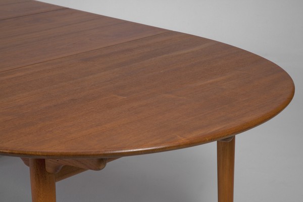 Oval Dining Table JH 567