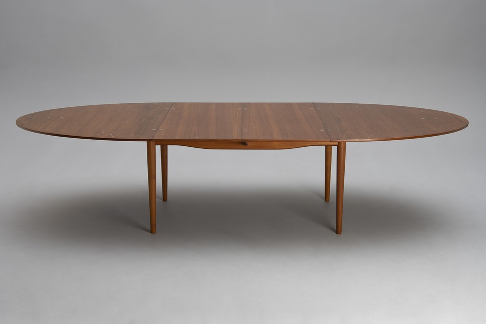 'Judas' Extending Dining Table