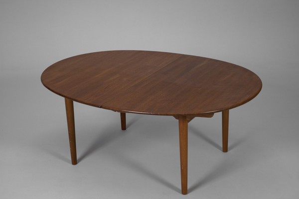 Oval Dining Table JH 567