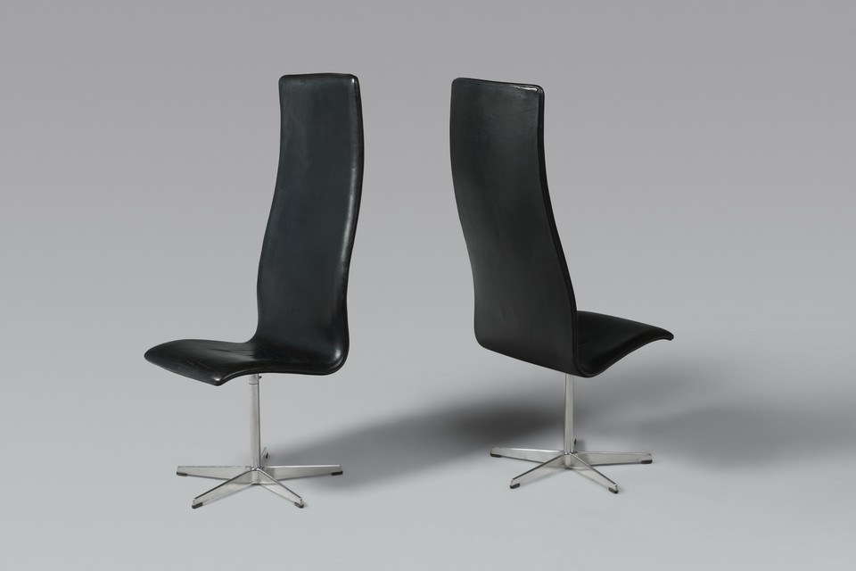 Arne Jacobsen – Pair of 'Oxford' Chairs - Jackson Design