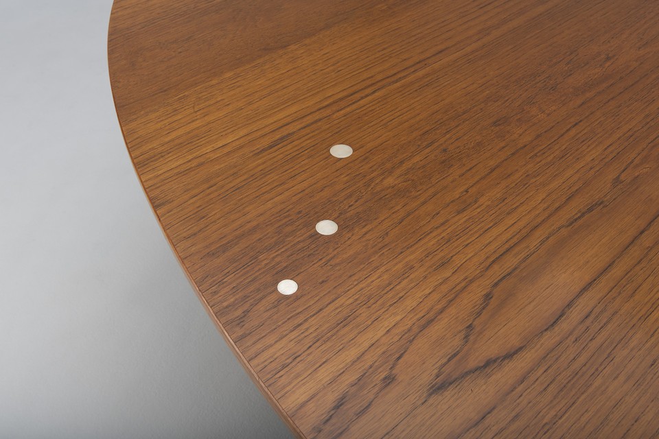 'Judas' Extending Dining Table