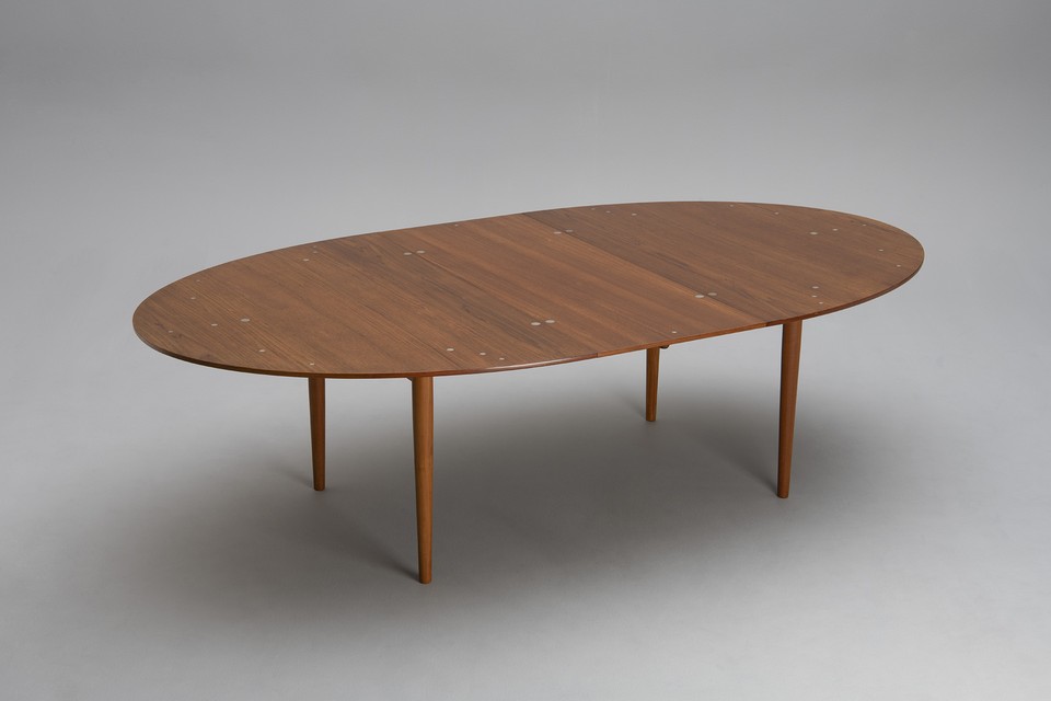 'Judas' Extending Dining Table