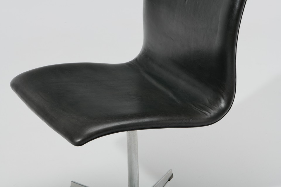 Arne Jacobsen – 'Oxford' Chair - Jackson Design