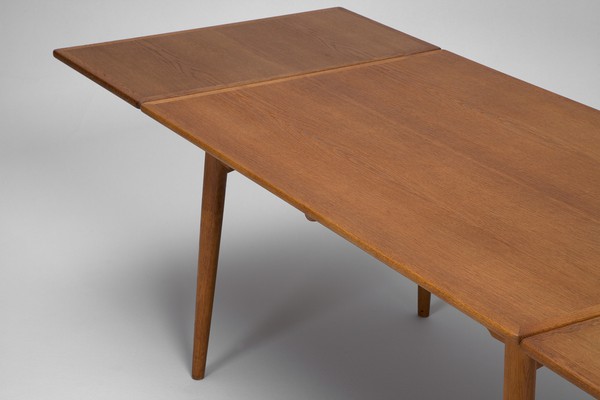 'AT 312' Dining Table