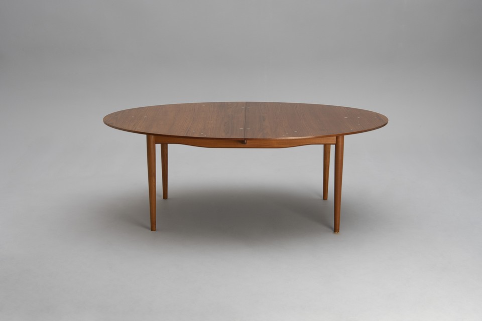 'Judas' Extending Dining Table