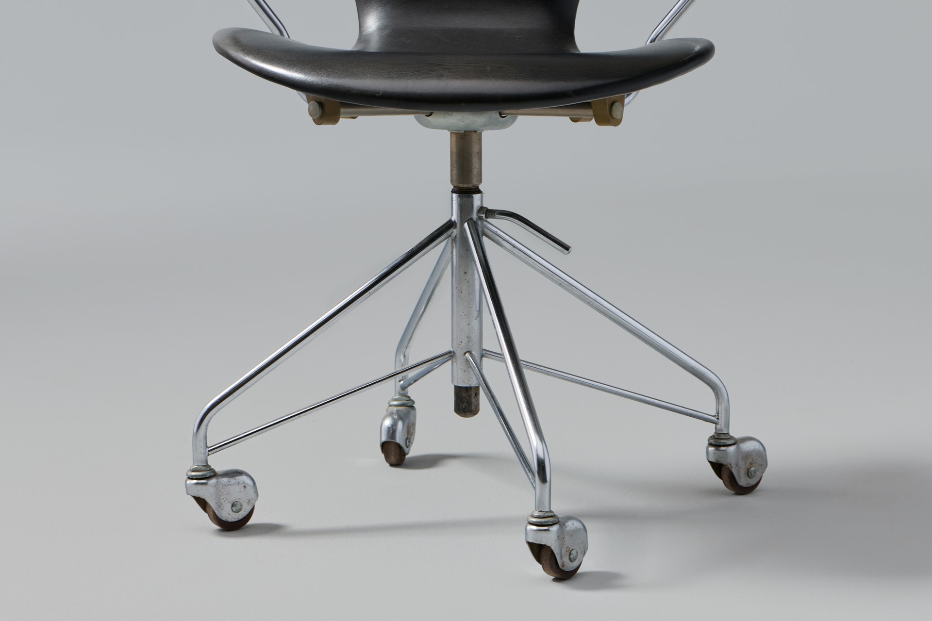 洋書 ARNE JACOBSEN 060A3101_1506bc73-78de-40eb-