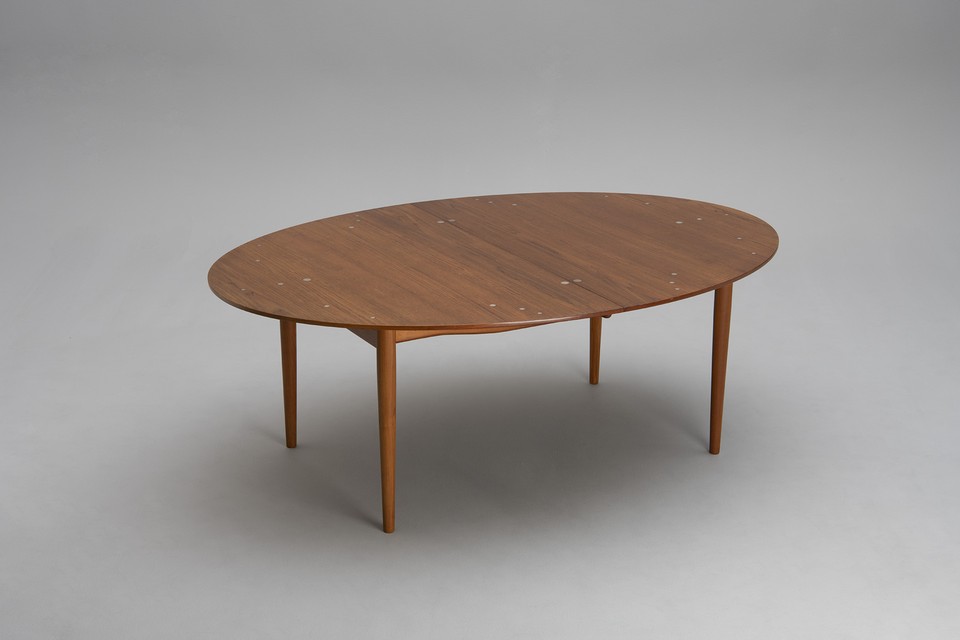 'Judas' Extending Dining Table
