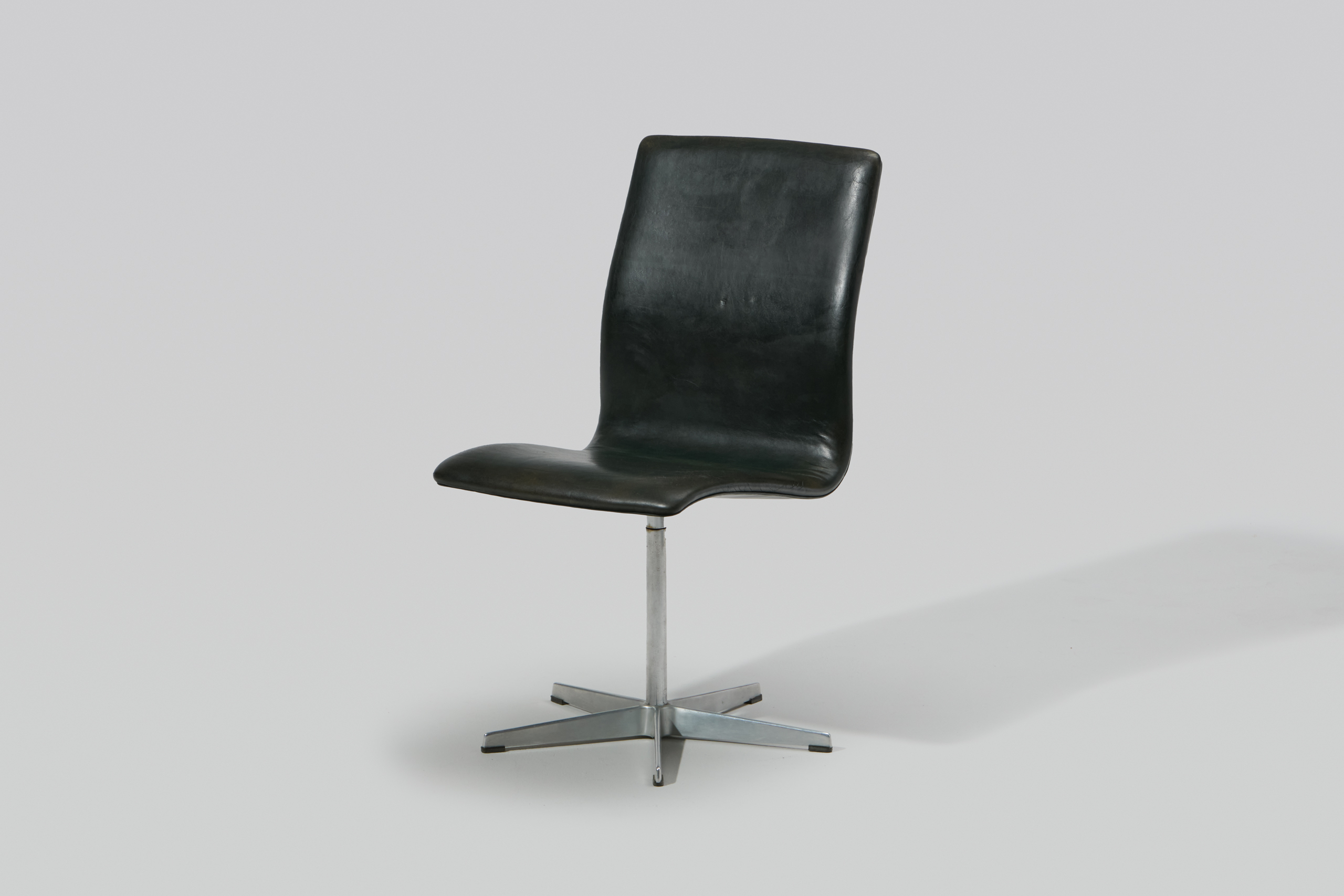 Arne Jacobsen – 'Oxford' Chair - Jackson Design