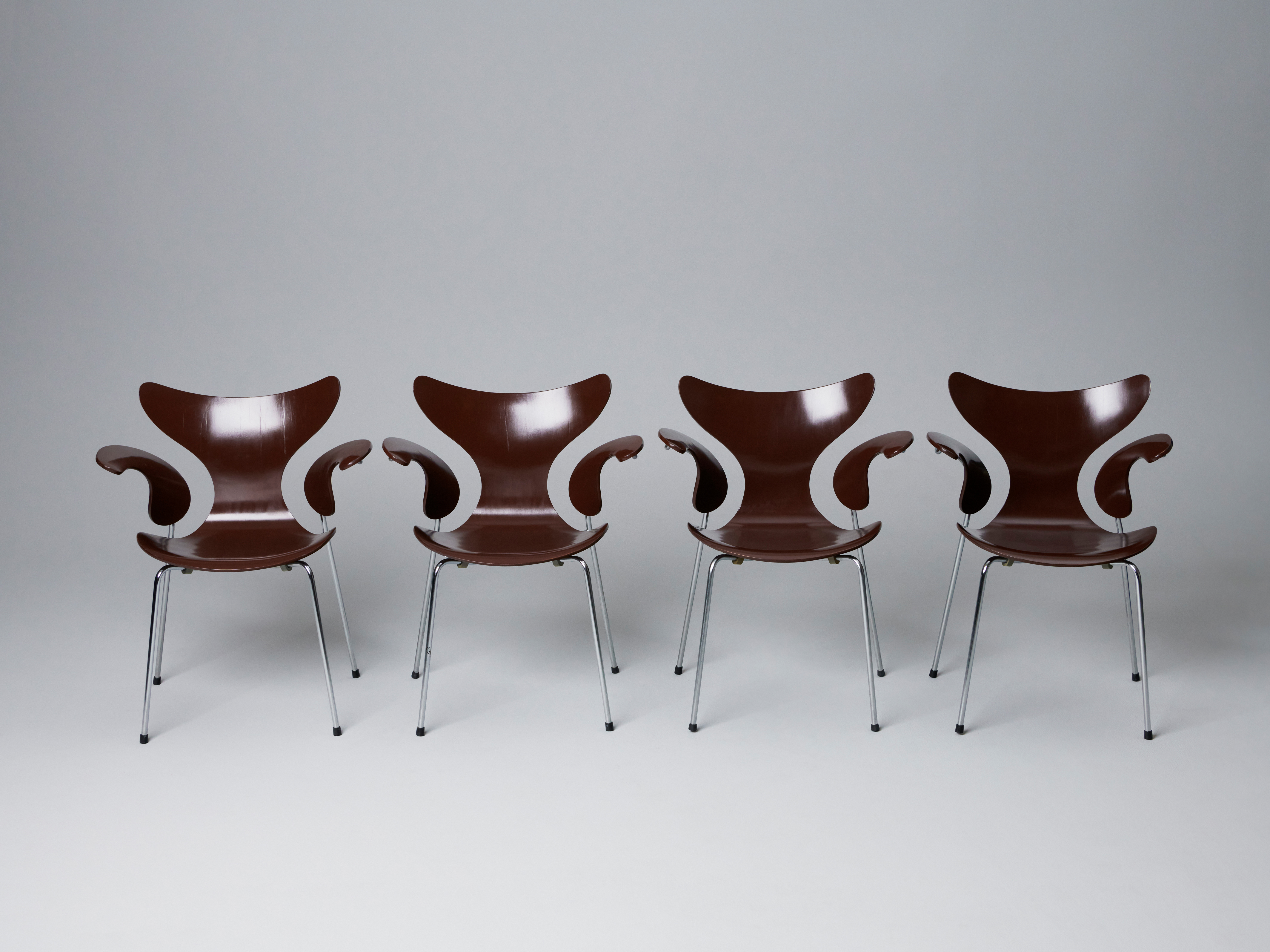 Arne Jacobsen – Set of Four 'Seagull' Chairs - Jackson Design